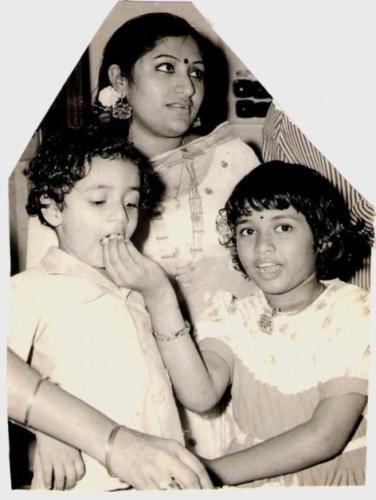 Anand Jon Sanjana Jon with Aunt Prabha Yesudas